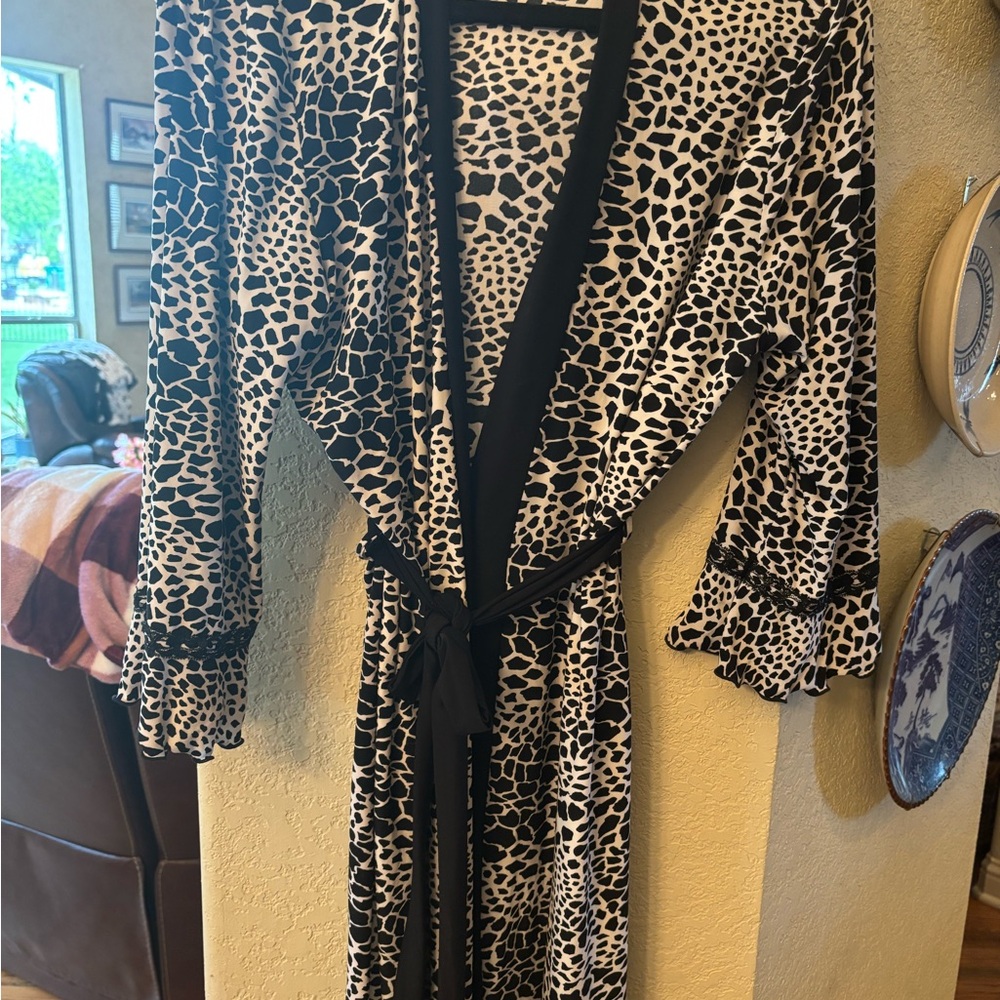 Elegant Black and White Animal Print Robe